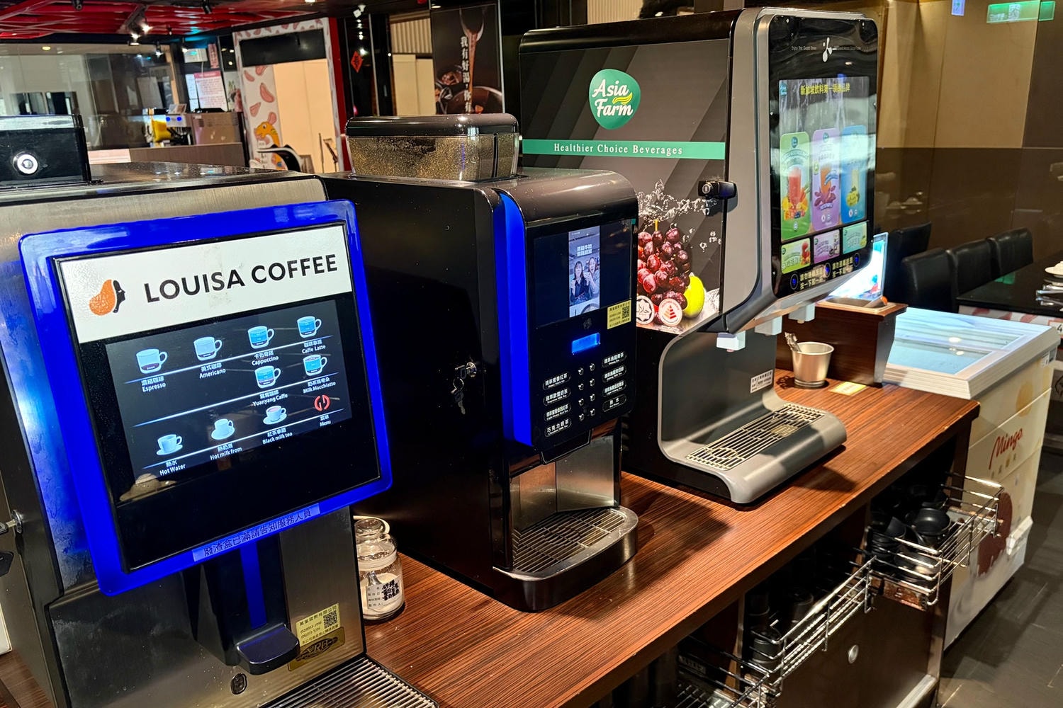 火鍋推薦餐廳│肉多多火鍋。高雄三多店。全台! 全天候! 平假日不限時! 輕量級套餐299 元起， 蔬食自助吧吃到飽，CP值超高！(西門店.淡水店例假日除外，湯底.服務費另計)