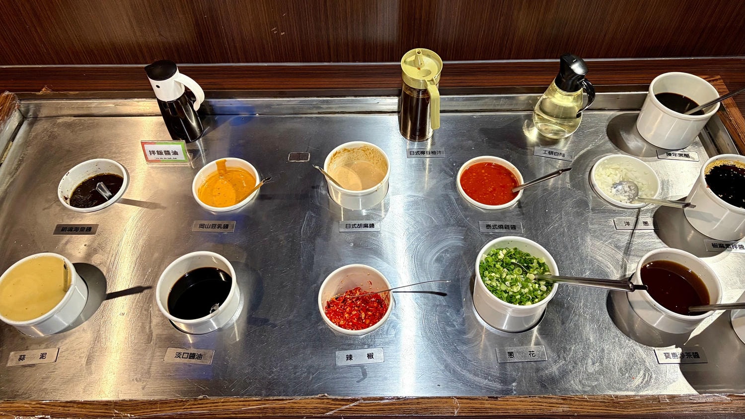 火鍋推薦餐廳│肉多多火鍋。高雄三多店。全台! 全天候! 平假日不限時! 輕量級套餐299 元起， 蔬食自助吧吃到飽，CP值超高！(西門店.淡水店例假日除外，湯底.服務費另計)